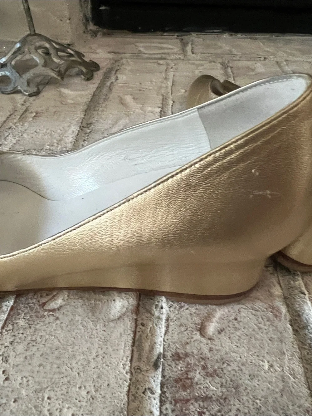 Bruno Magli Metallic Gold Leather Peep-Toe Wedges sz 8.5